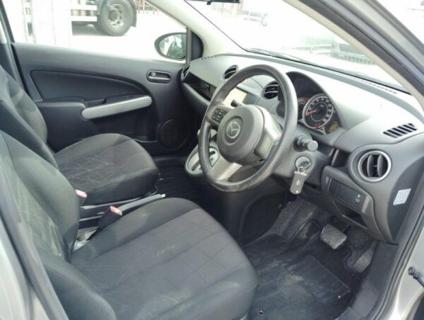 Mazda Demio - Image 5