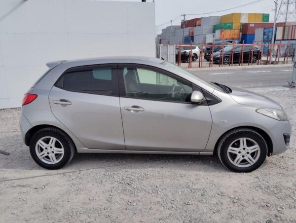 Mazda Demio - Image 2